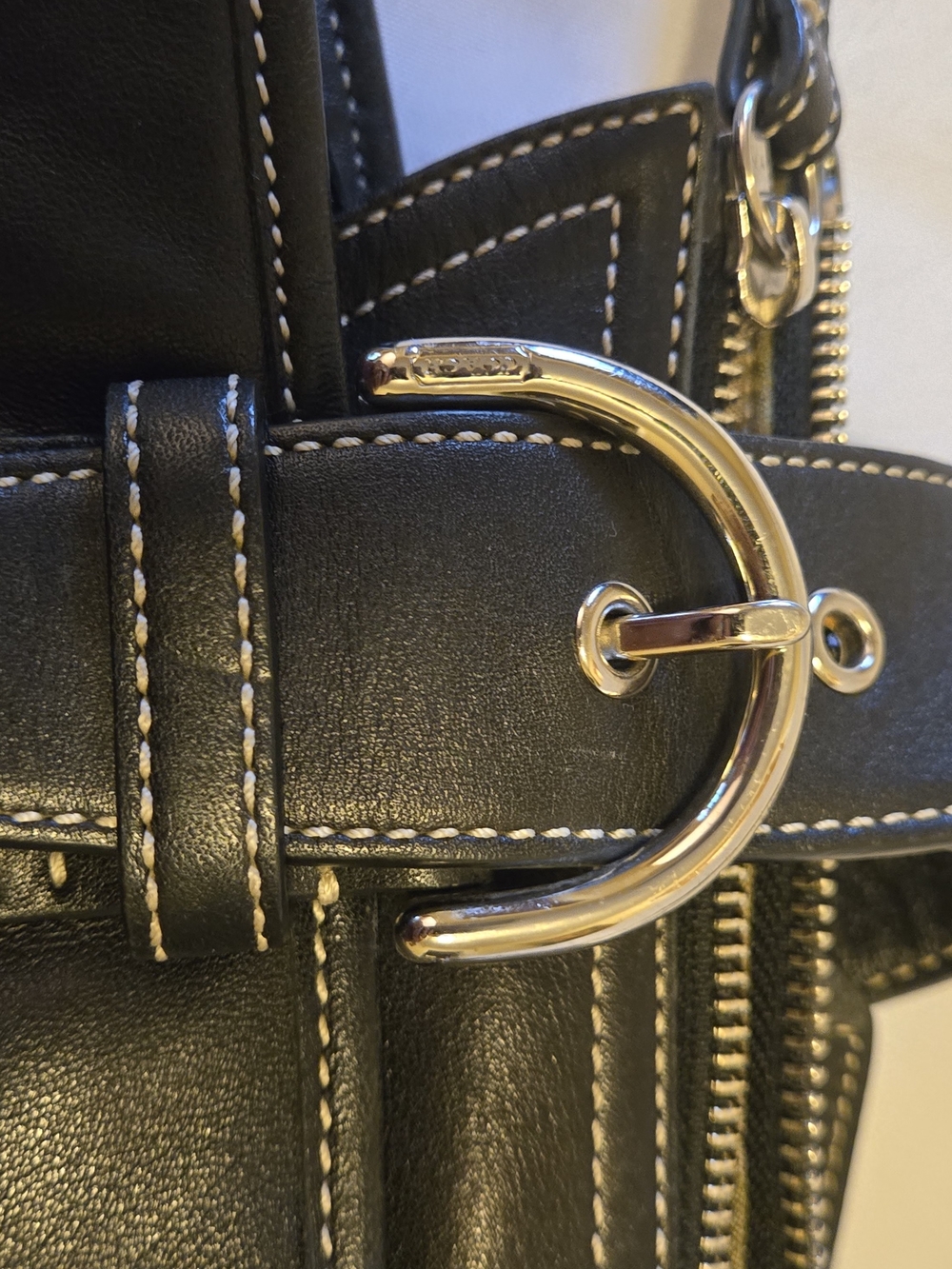 Coach Soho Black Leather Shoulder Buckle Bag. Style 9544 Great Leather Condition - Picture 15 of 16